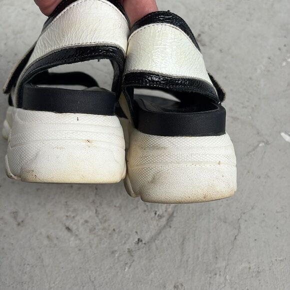 Petrichor sandals - Picture 5 of 10